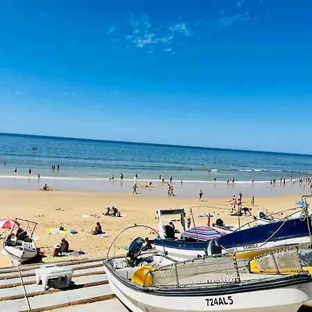 On The Stunning Olhos De Agua 아파트 알부페이라