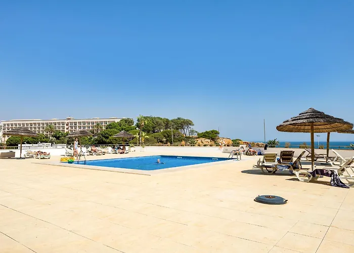 On The Stunning Olhos De Agua * アルブフェイラ